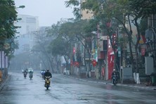 Miền Bắc nhiệt độ giảm, độ ẩm cao, thời tiết âm u
